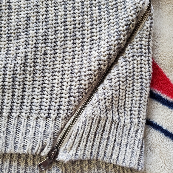 Kismet Gray Knit Sweater Size L - Picture 4 of 7